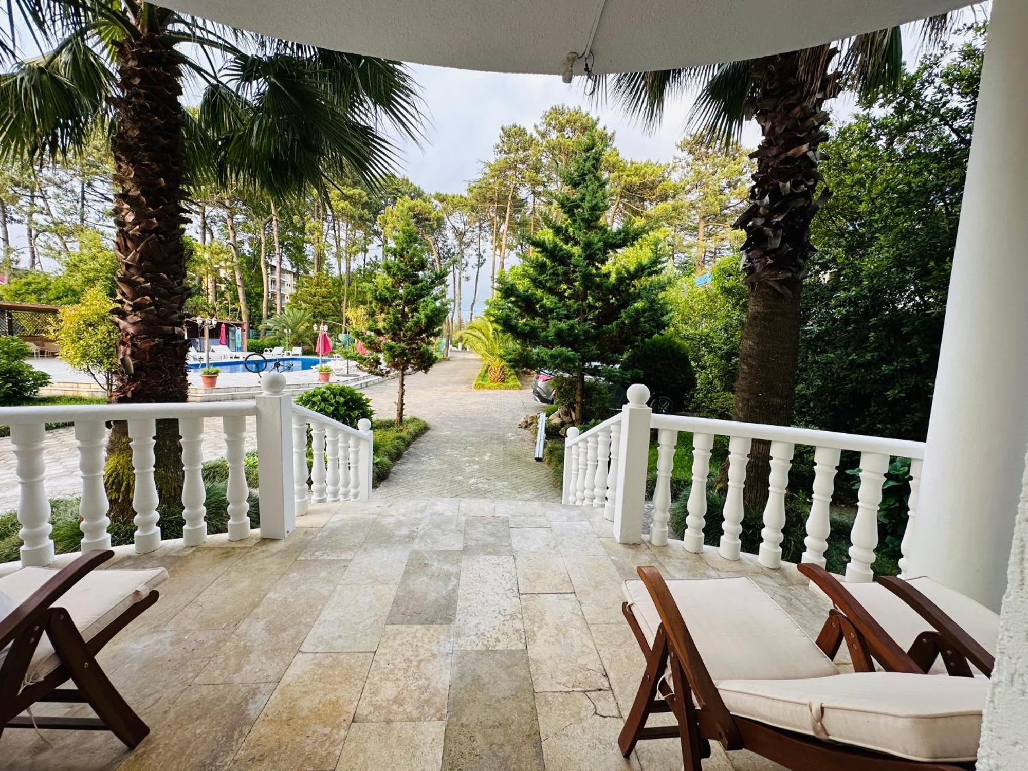 Claude Monet Beach Hotel Ureki Exterior foto