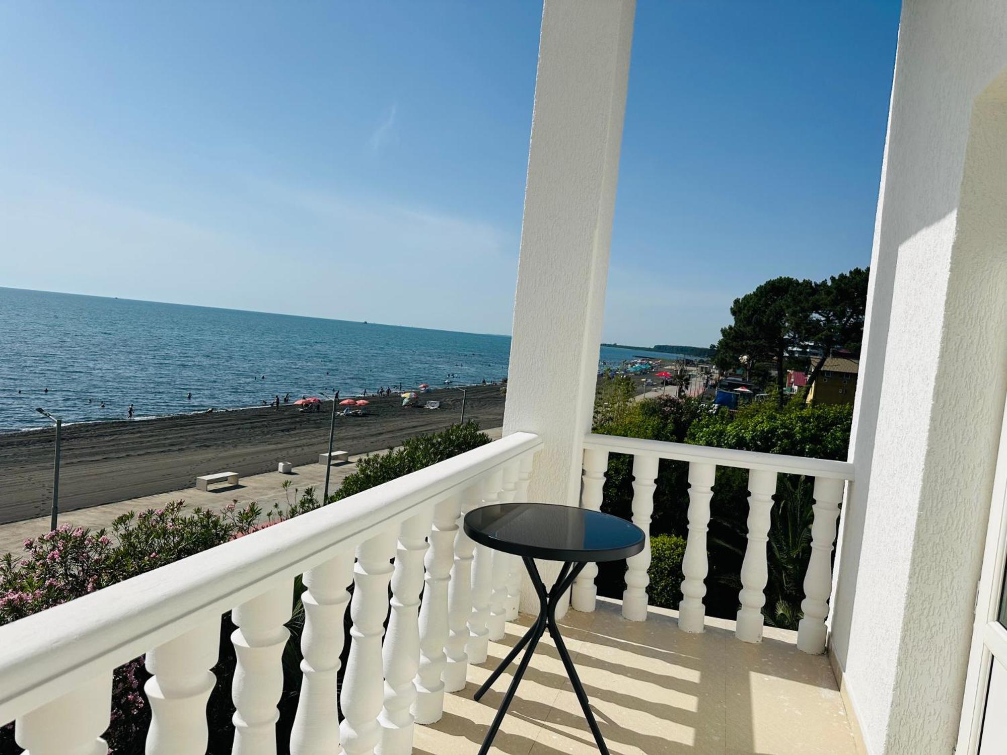Claude Monet Beach Hotel Ureki Exterior foto