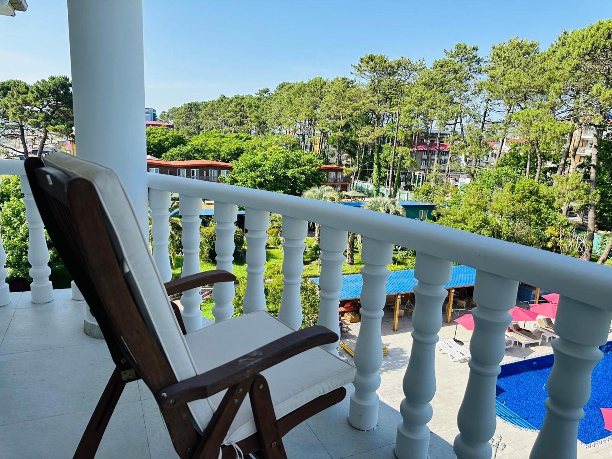 Claude Monet Beach Hotel Ureki Exterior foto