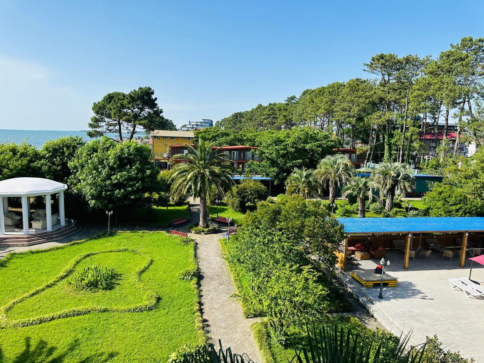 Claude Monet Beach Hotel Ureki Exterior foto