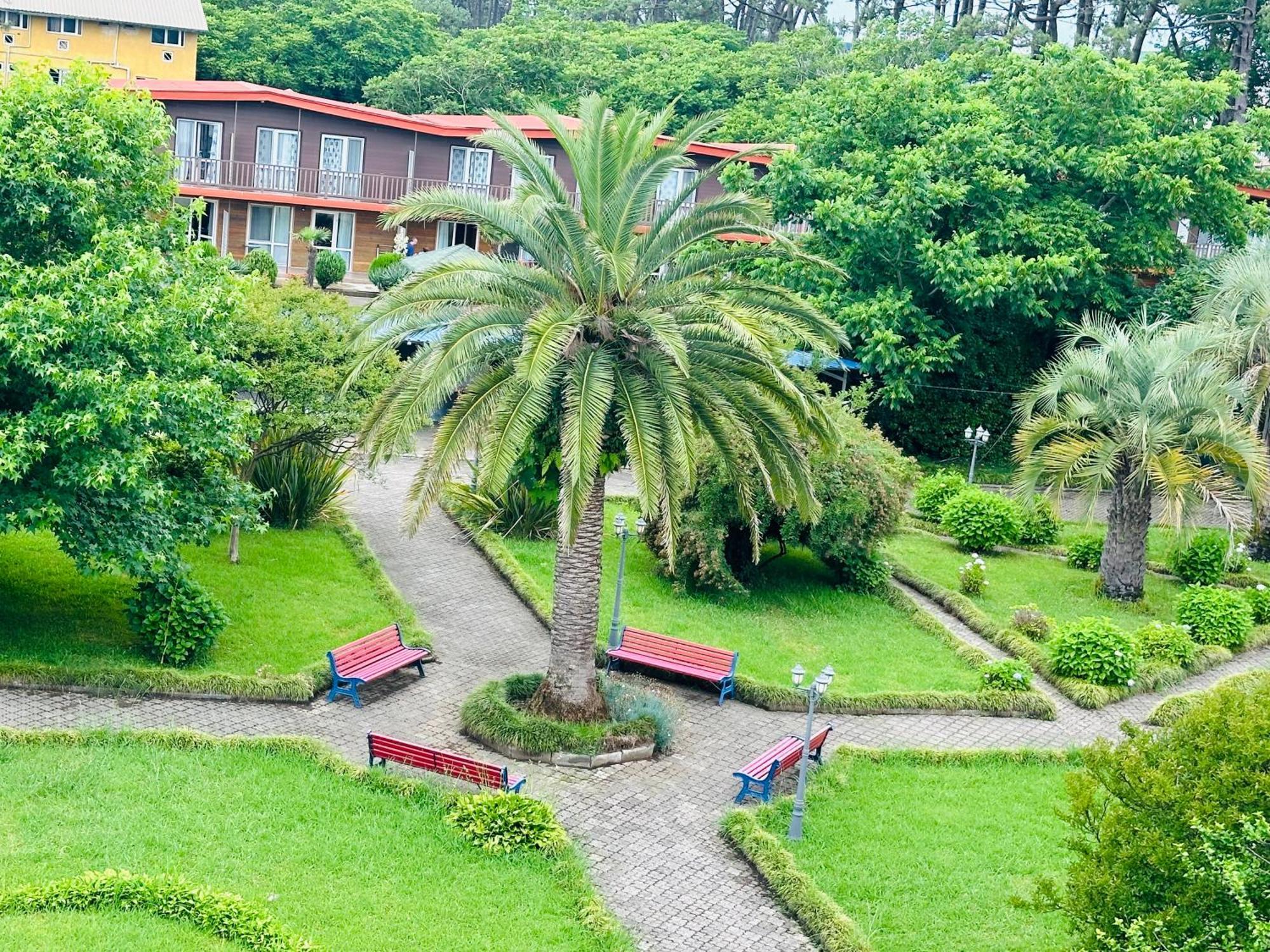 Claude Monet Beach Hotel Ureki Exterior foto